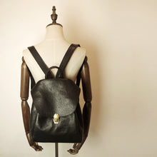 Load image into Gallery viewer, Simple Classic Vintage Leather Backpack
